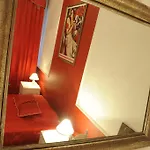 Deco Hostel *