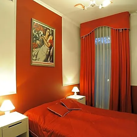 Deco Hostel
