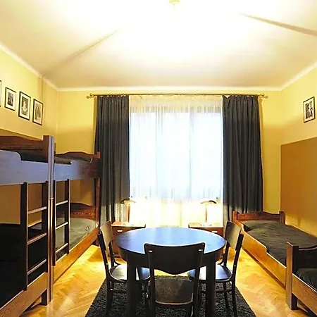 Deco Hostel *