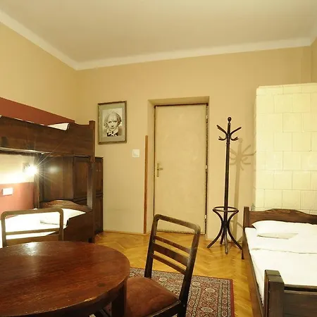 Deco Hostal *