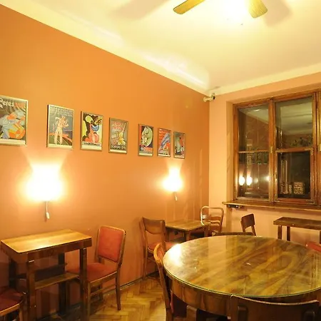 Deco Hostal *